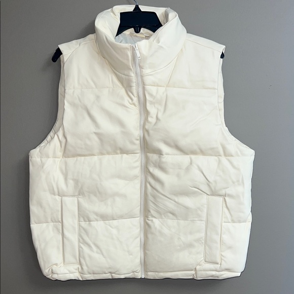 Hollister Beige Puffer Vest - Picture 1 of 5